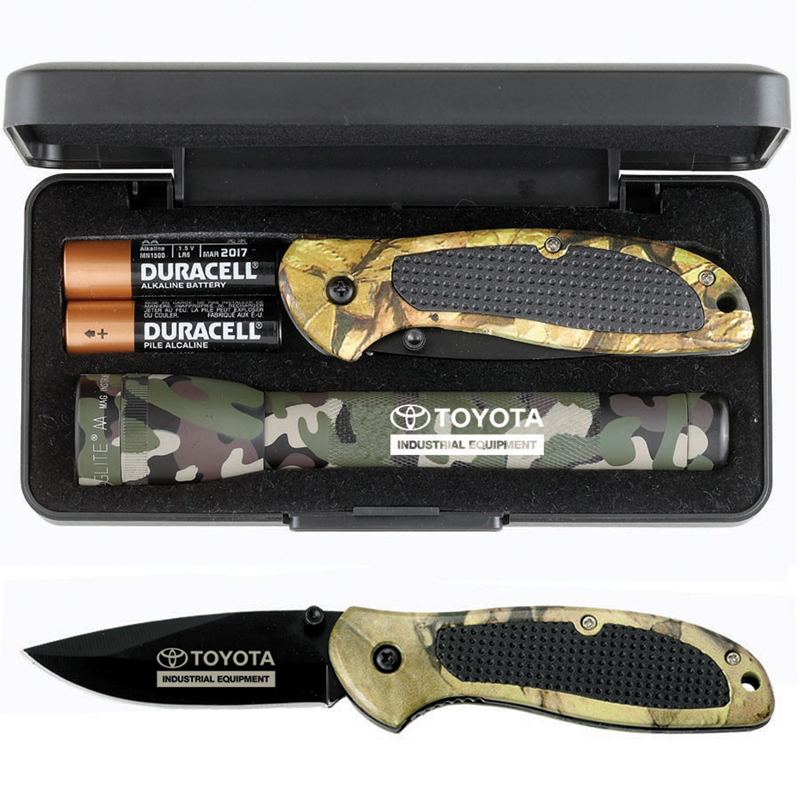 AA Camo Mini MagLite with "Cougar" Pocket Knife